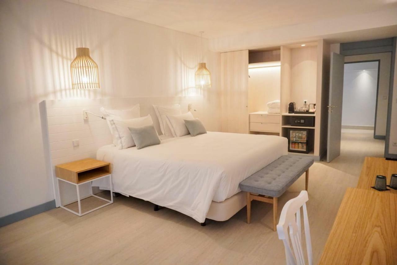 Malibu Foz Hotel - La Maison Younan Figueira da Foz Esterno foto A room at the hotel