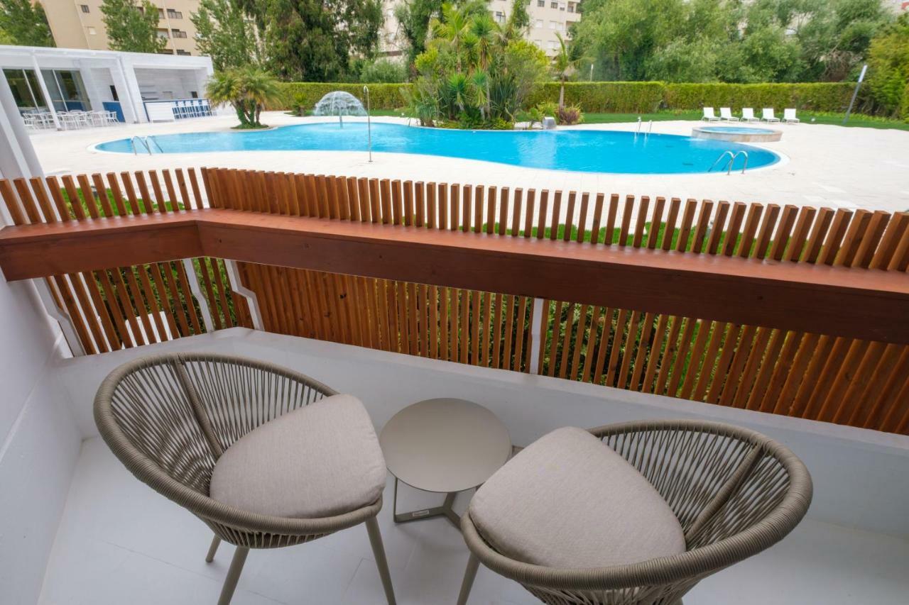 Malibu Foz Hotel - La Maison Younan Figueira da Foz Esterno foto Balcony of a hotel room