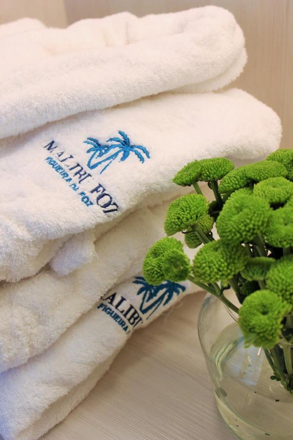 Malibu Foz Hotel - La Maison Younan Figueira da Foz Esterno foto Towels with embroidery