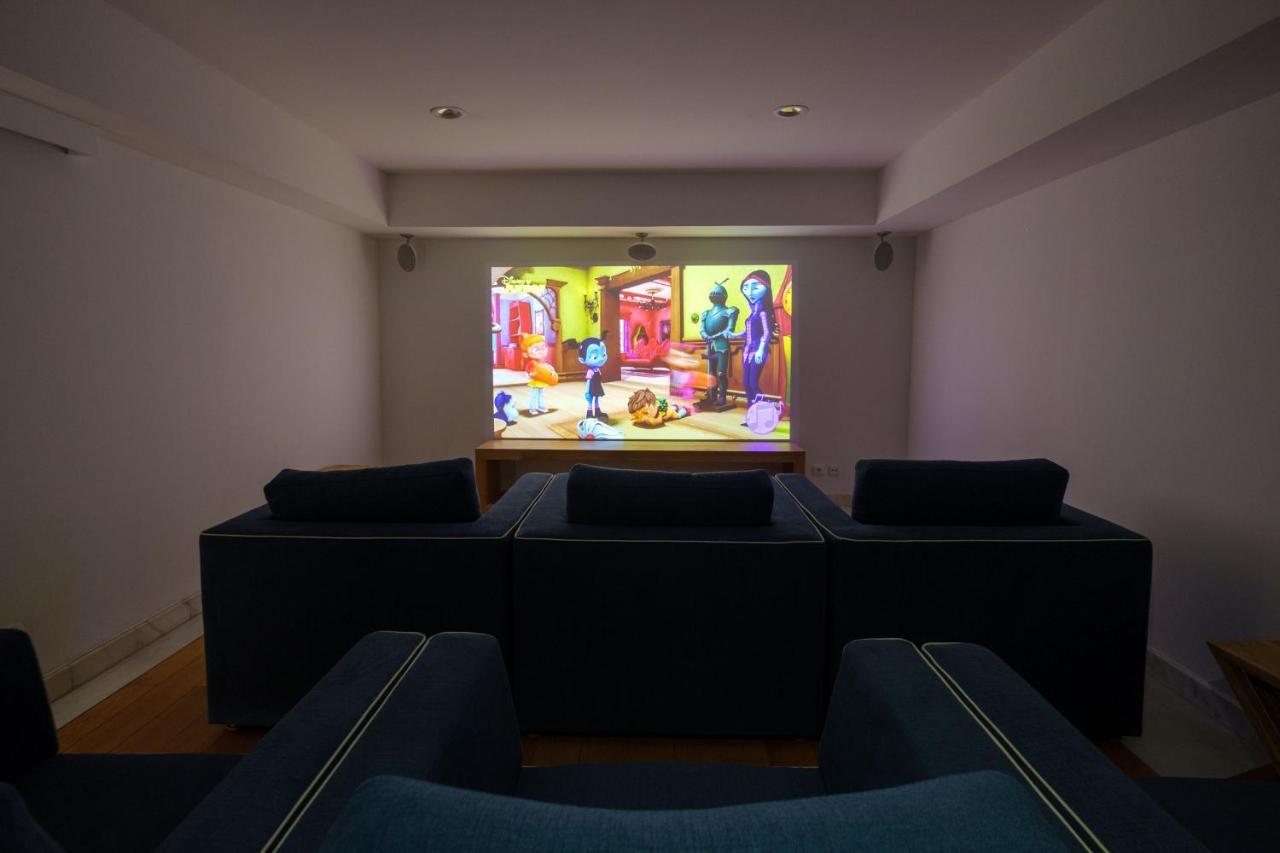 Malibu Foz Hotel - La Maison Younan Figueira da Foz Esterno foto A home theater