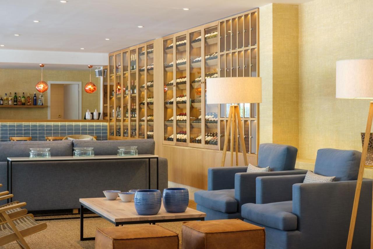 Malibu Foz Hotel - La Maison Younan Figueira da Foz Esterno foto The lounge at the airport